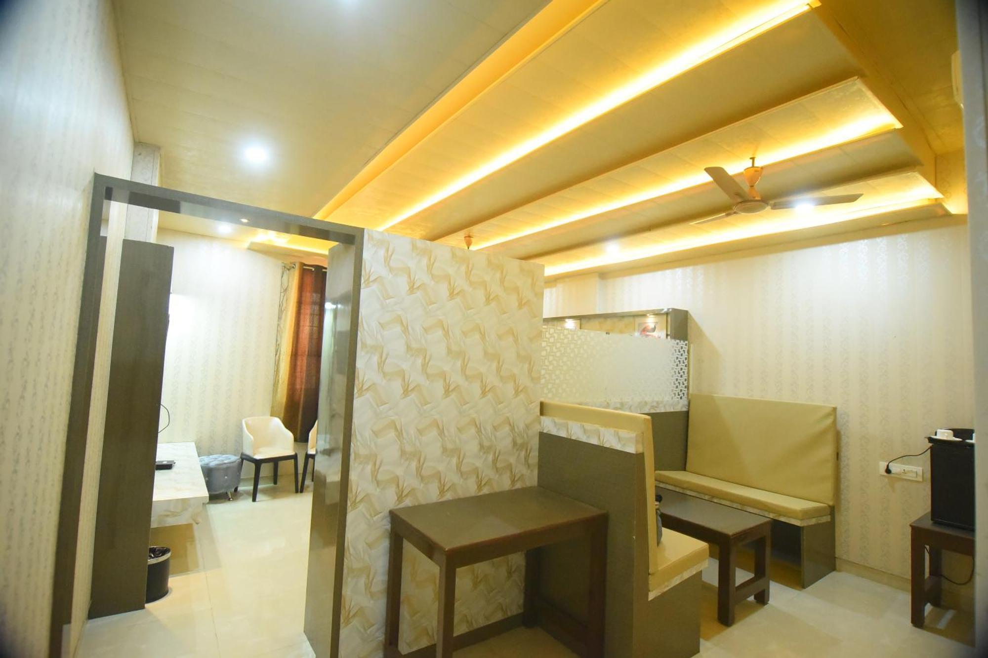 Hotel R Empire Revtree Davanagere Esterno foto