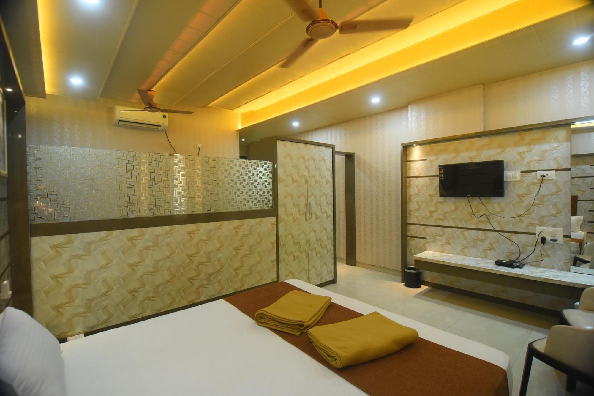 Hotel R Empire Revtree Davanagere Esterno foto