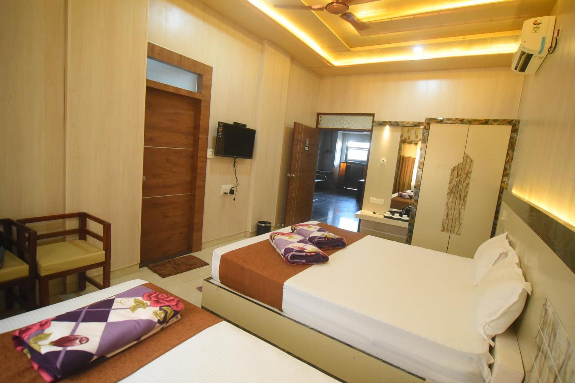 Hotel R Empire Revtree Davanagere Esterno foto