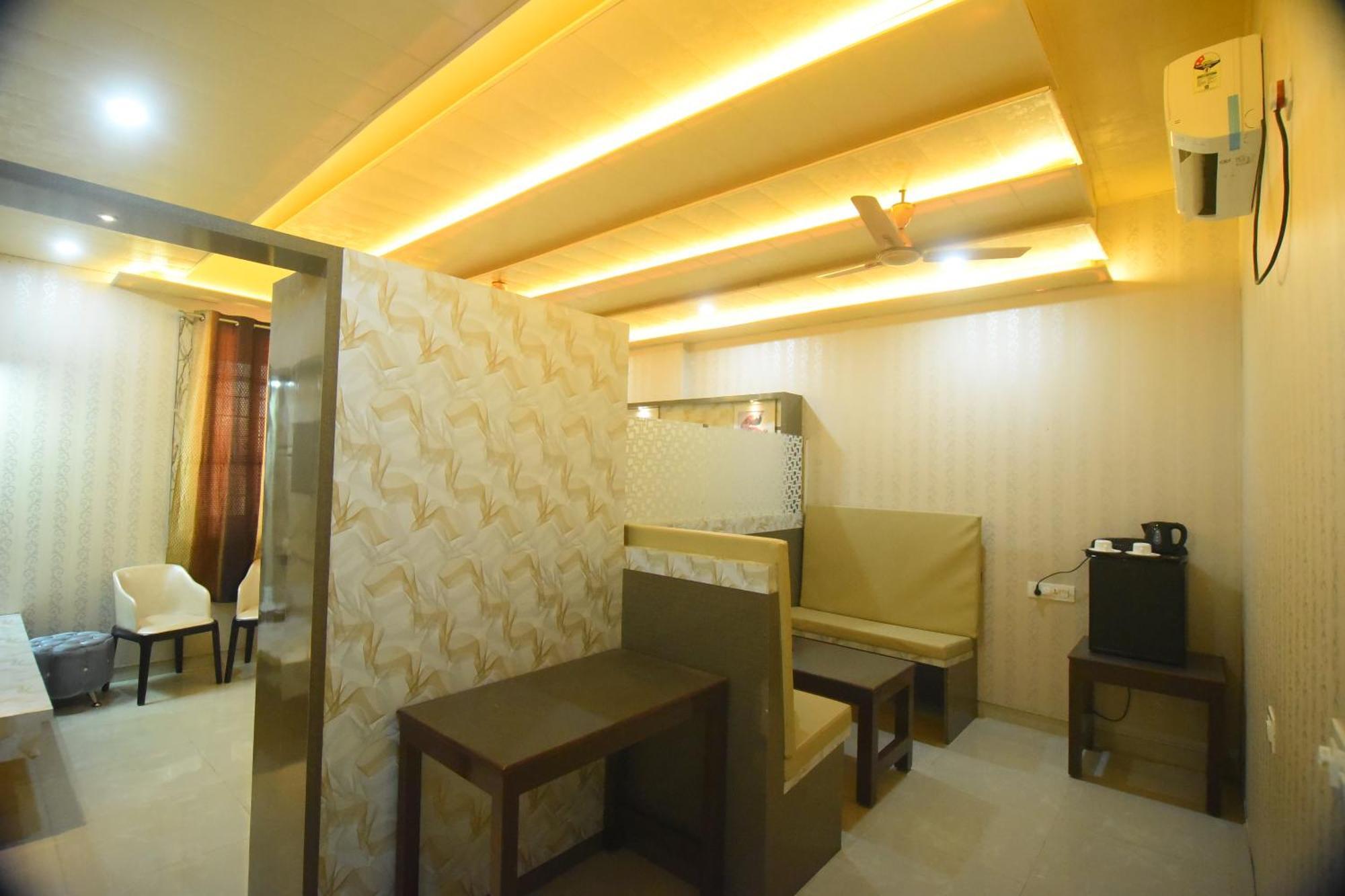 Hotel R Empire Revtree Davanagere Esterno foto