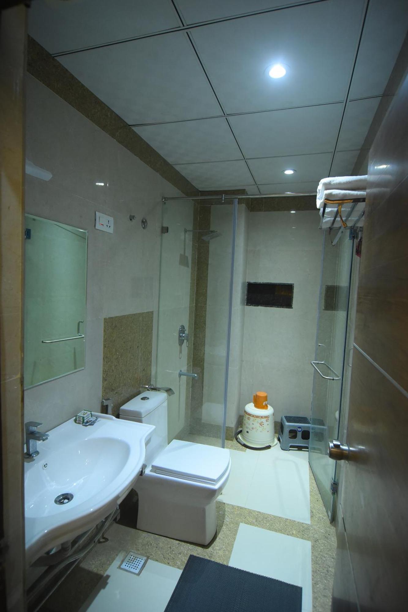 Hotel R Empire Revtree Davanagere Esterno foto