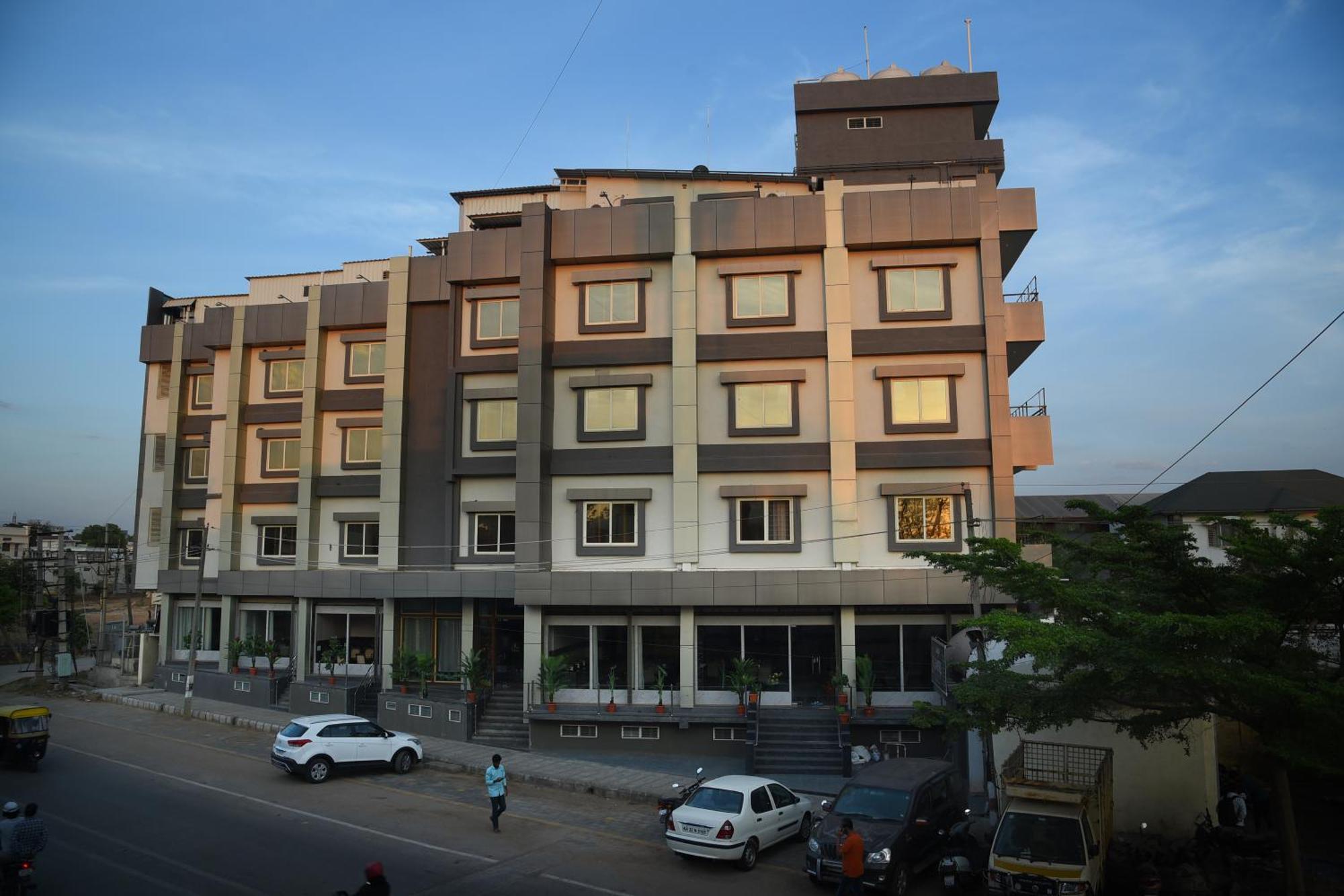 Hotel R Empire Revtree Davanagere Esterno foto
